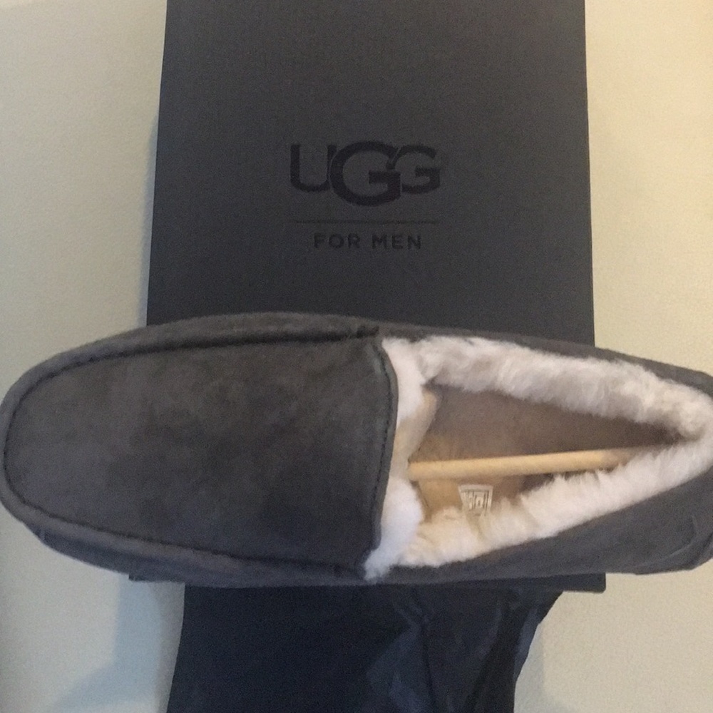 NIB Men's UGG Slippers Size 8